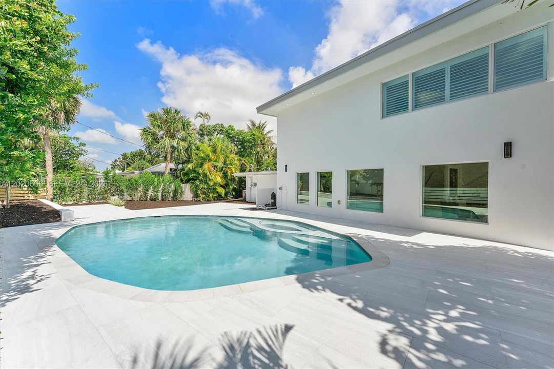 For Sale: $2,595,000 (4 beds, 4 baths, 2632 Square Feet)