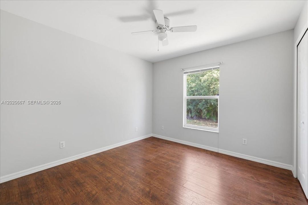 Activo con contrato: $275,000 (3 camas, 2 baños, 1556 Pies cuadrados)