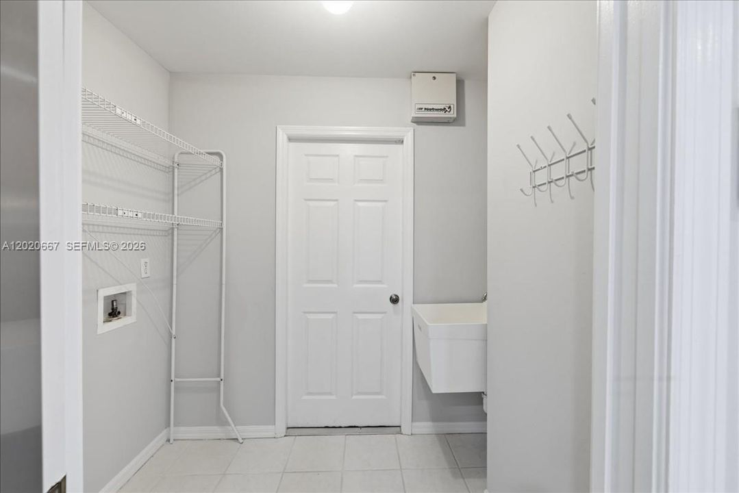 Activo con contrato: $275,000 (3 camas, 2 baños, 1556 Pies cuadrados)