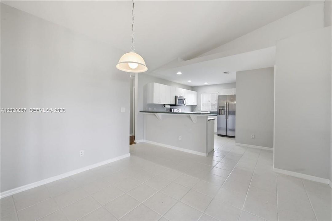 Activo con contrato: $275,000 (3 camas, 2 baños, 1556 Pies cuadrados)