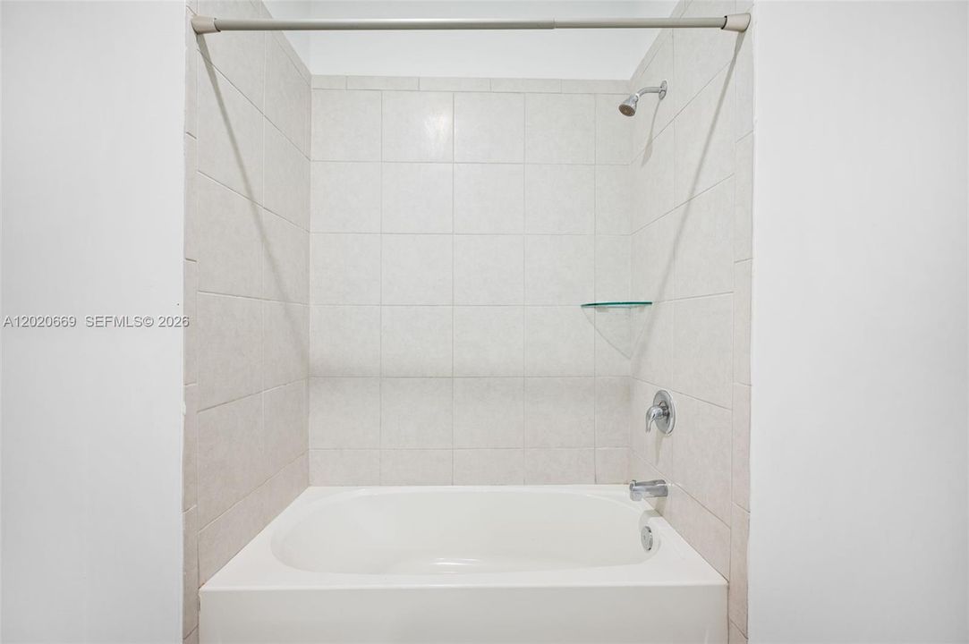 En Venta: $460,000 (4 camas, 2 baños, 1820 Pies cuadrados)