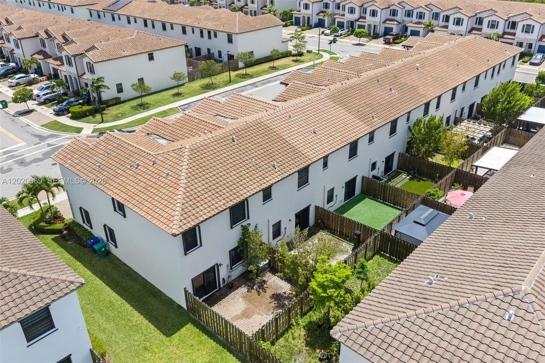 En Venta: $460,000 (4 camas, 2 baños, 1820 Pies cuadrados)