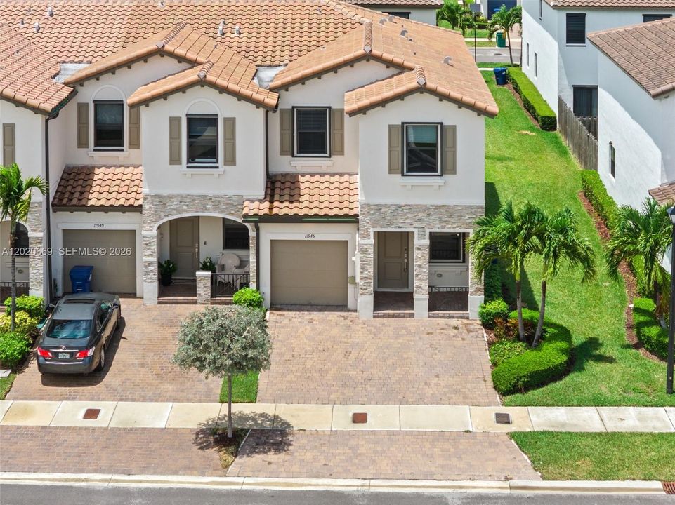 En Venta: $460,000 (4 camas, 2 baños, 1820 Pies cuadrados)