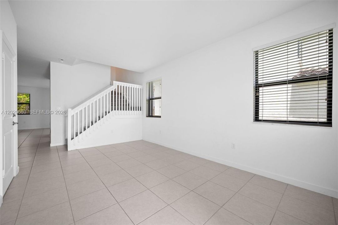 En Venta: $460,000 (4 camas, 2 baños, 1820 Pies cuadrados)