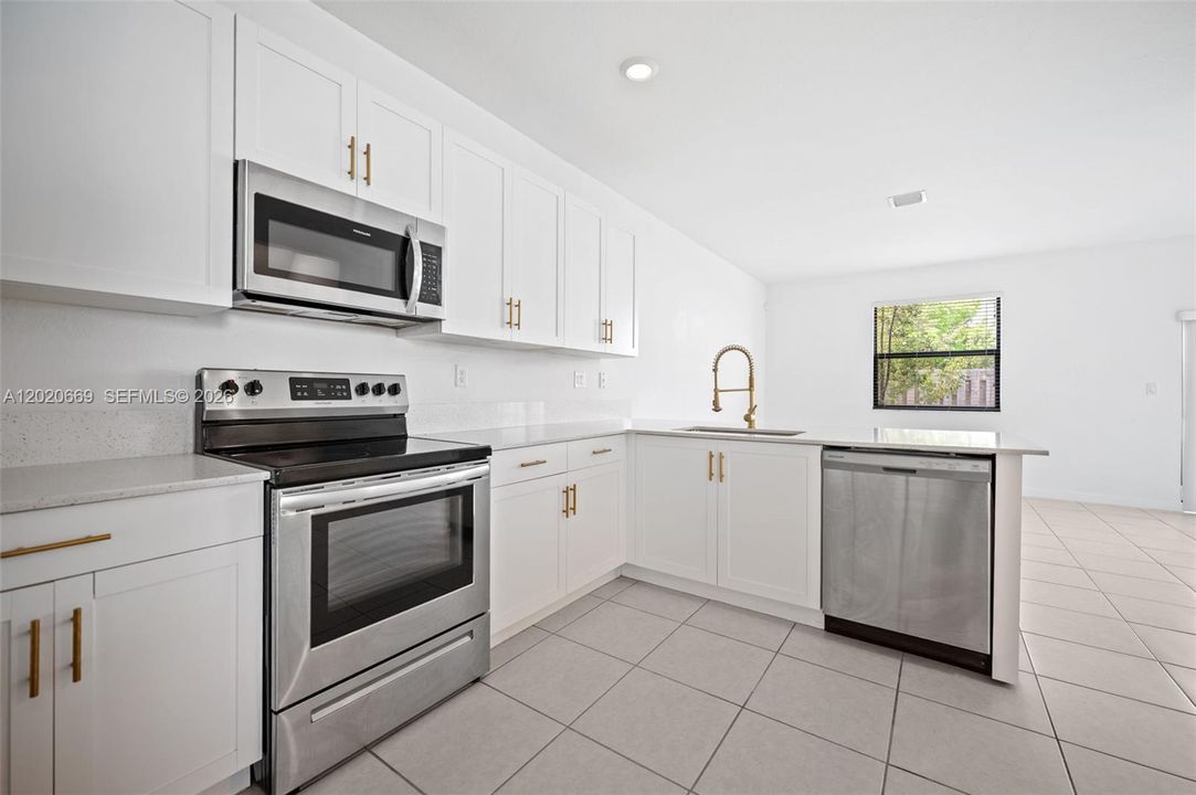 En Venta: $460,000 (4 camas, 2 baños, 1820 Pies cuadrados)