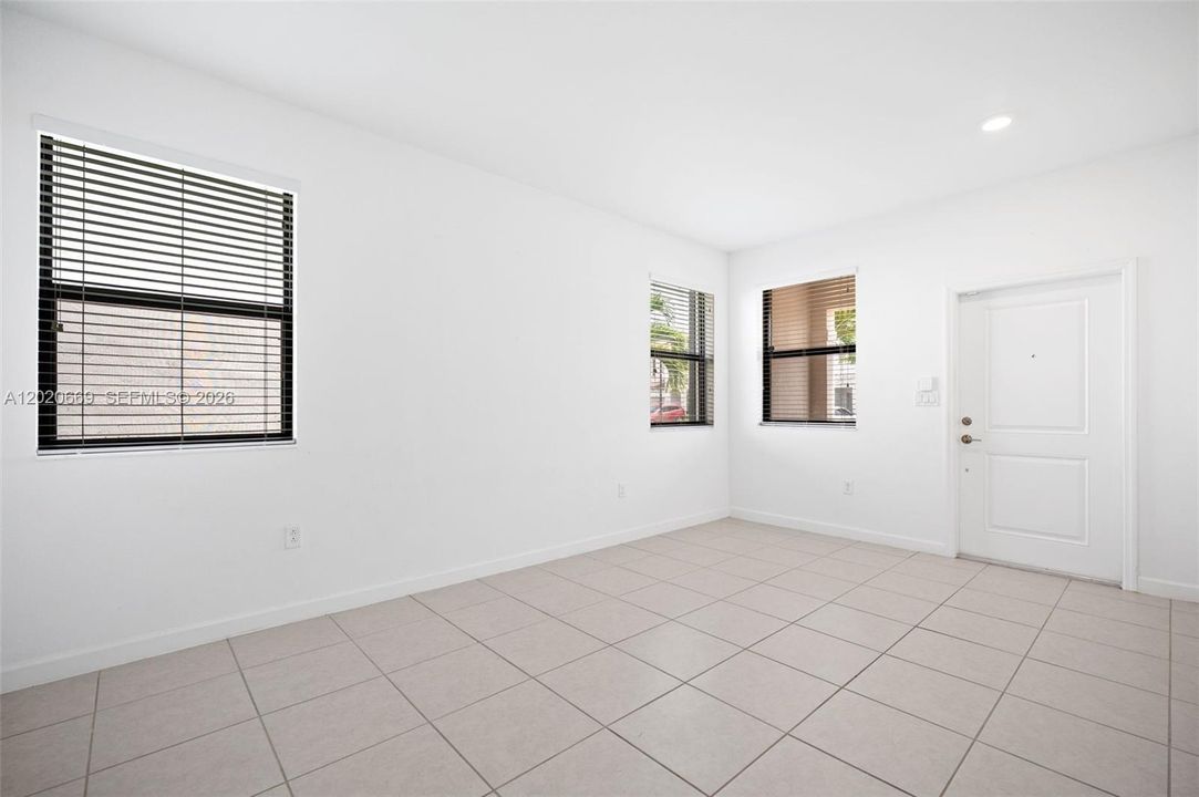 En Venta: $460,000 (4 camas, 2 baños, 1820 Pies cuadrados)
