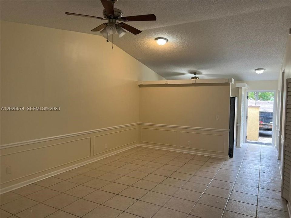 For Rent: $2,485 (2 beds, 2 baths, 952 Square Feet)