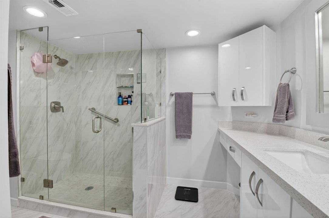 Seamless walk-in shower