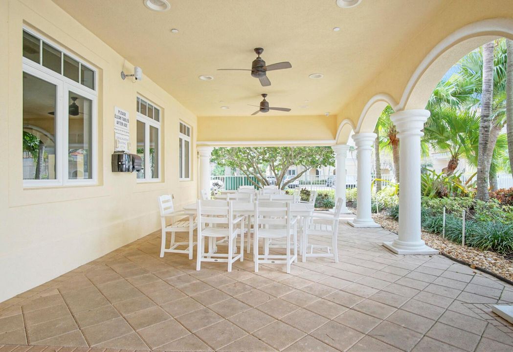 Harbour Isle East Pool Area