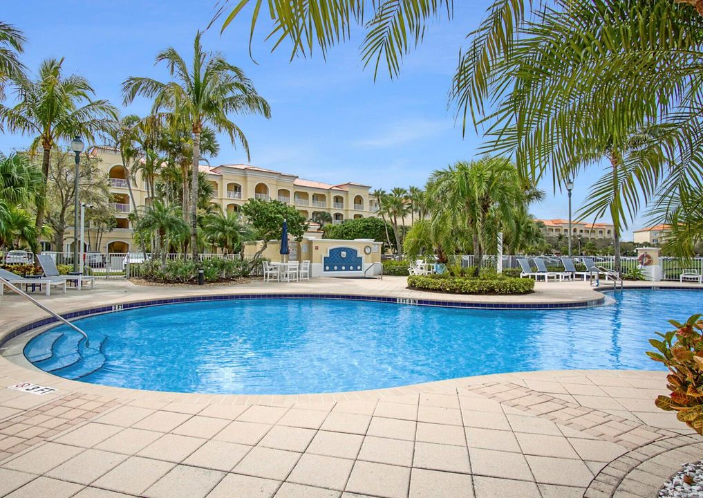 Harbour Isle East pool