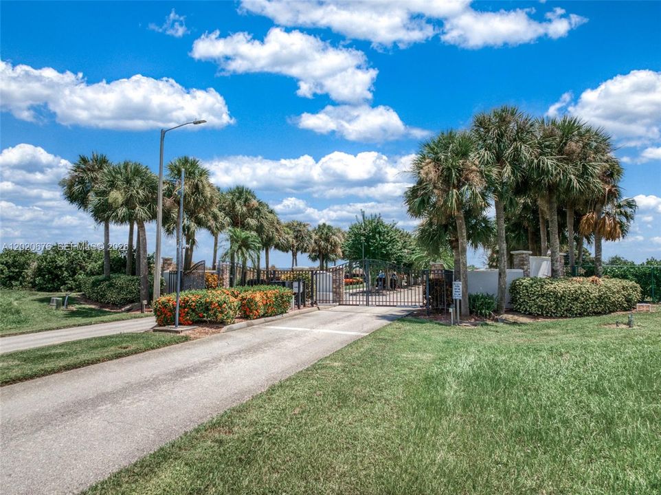 For Sale: $450,000 (4 beds, 4 baths, 0 Square Feet)