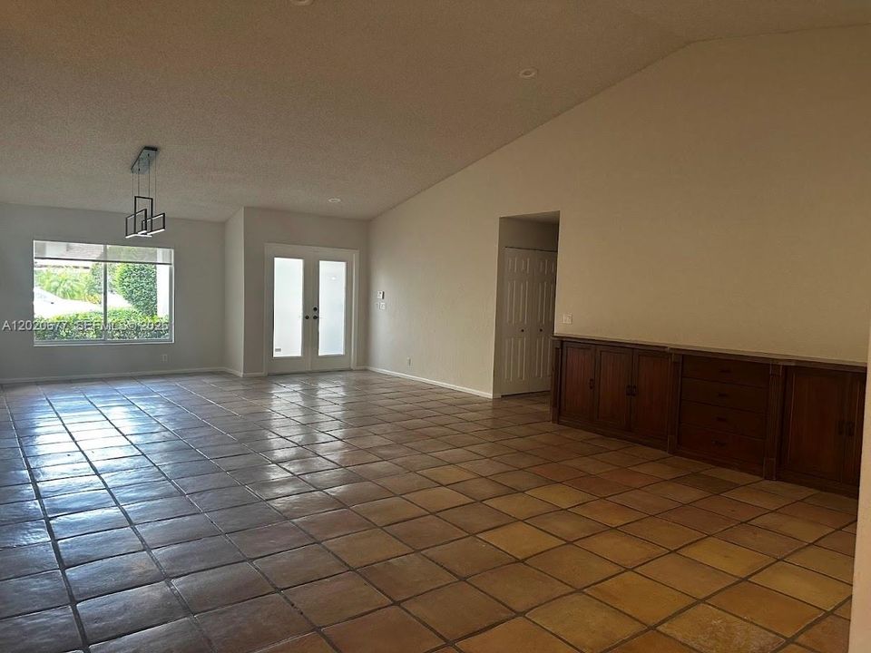 Living Room/Dining Eoom