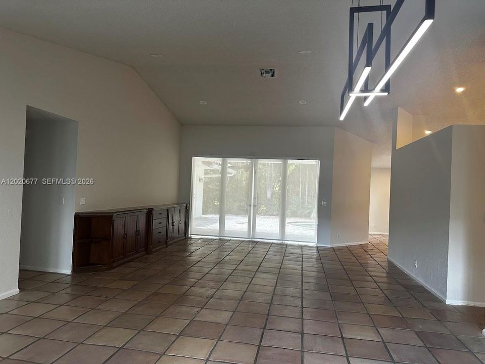 En Renta: $5,200 (4 camas, 3 baños, 2785 Pies cuadrados)