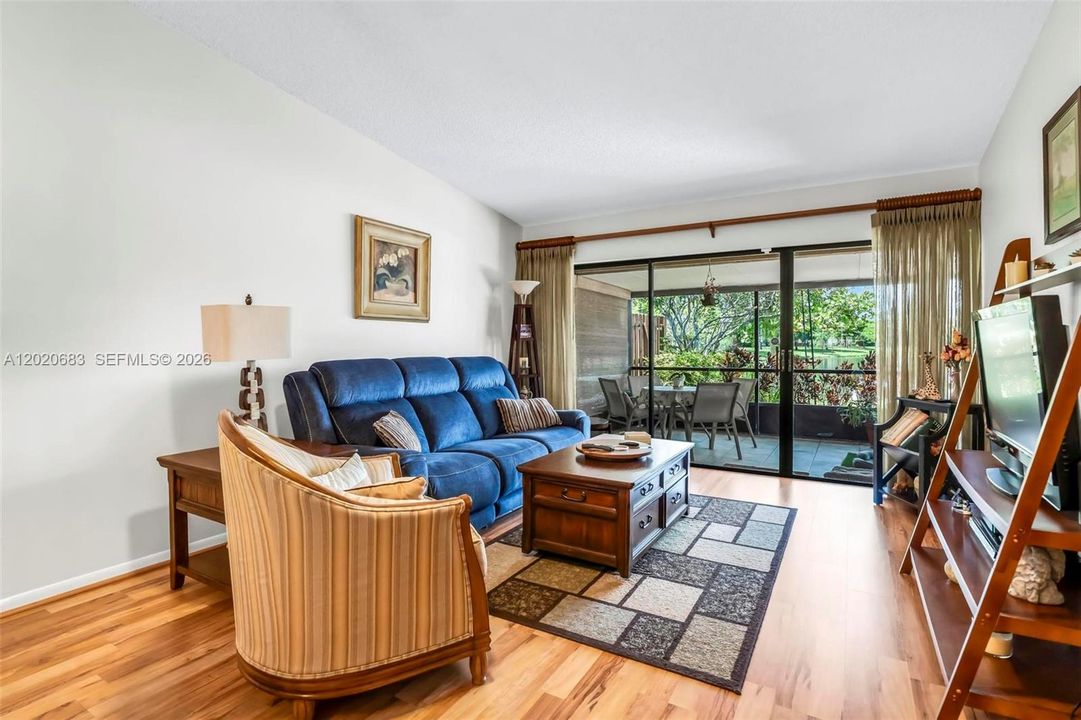 En Venta: $400,000 (2 camas, 2 baños, 1272 Pies cuadrados)