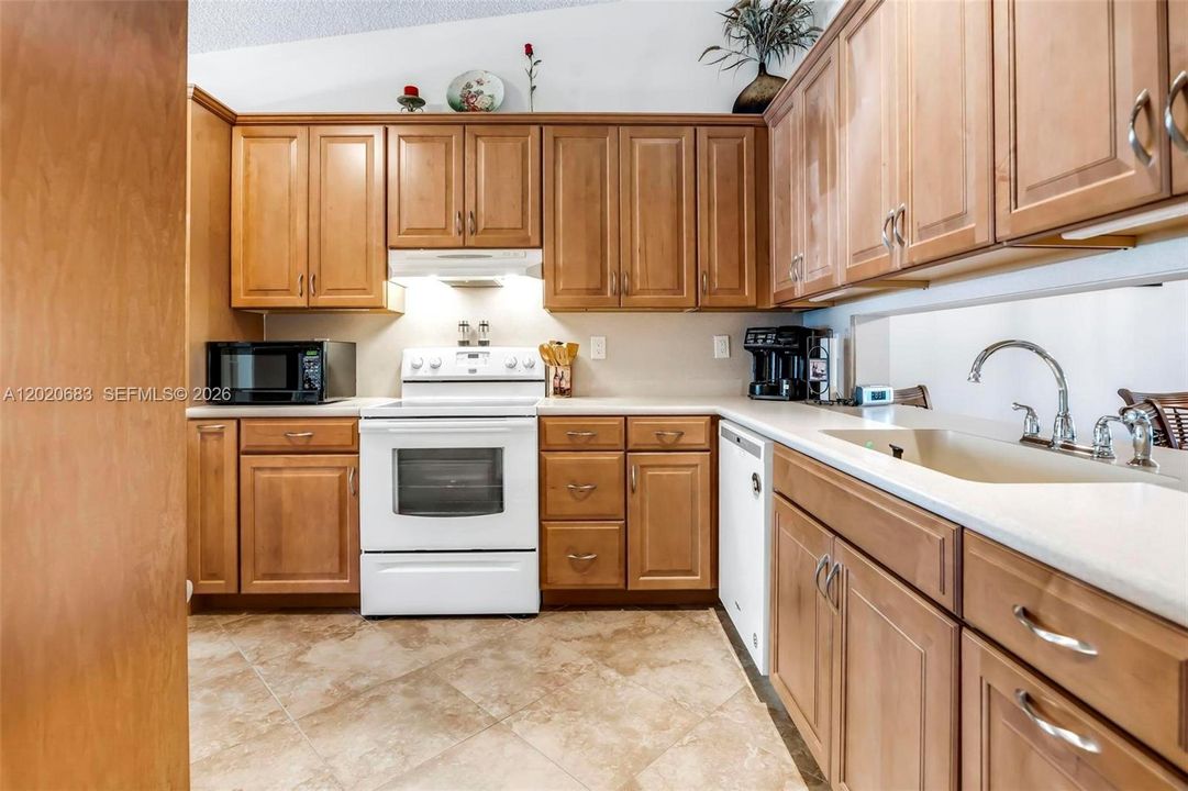 En Venta: $400,000 (2 camas, 2 baños, 1272 Pies cuadrados)