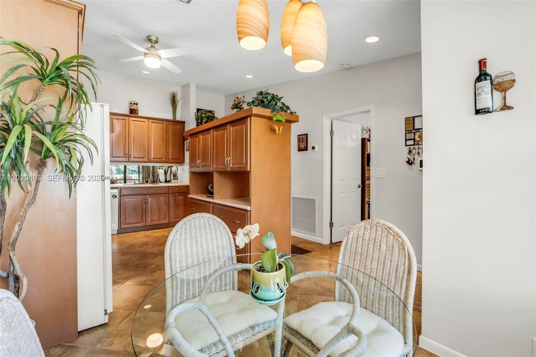 En Venta: $400,000 (2 camas, 2 baños, 1272 Pies cuadrados)