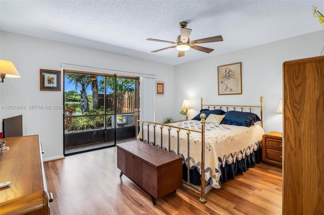 En Venta: $400,000 (2 camas, 2 baños, 1272 Pies cuadrados)