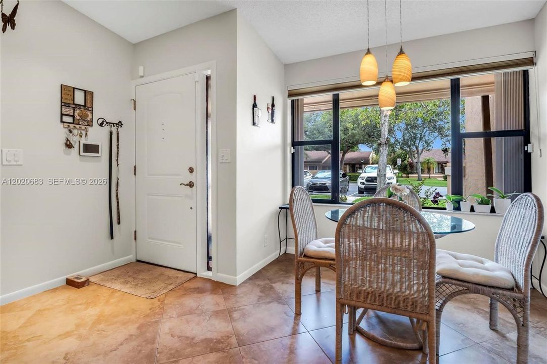 En Venta: $400,000 (2 camas, 2 baños, 1272 Pies cuadrados)