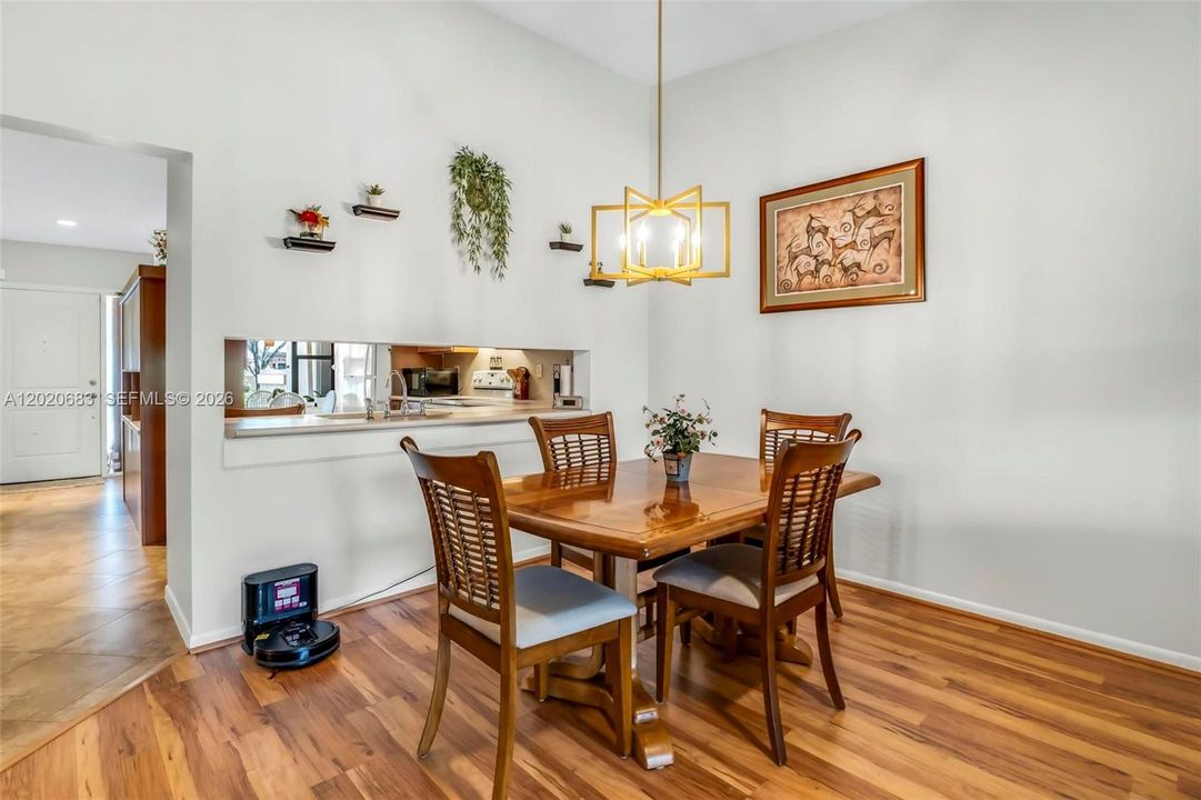 En Venta: $400,000 (2 camas, 2 baños, 1272 Pies cuadrados)