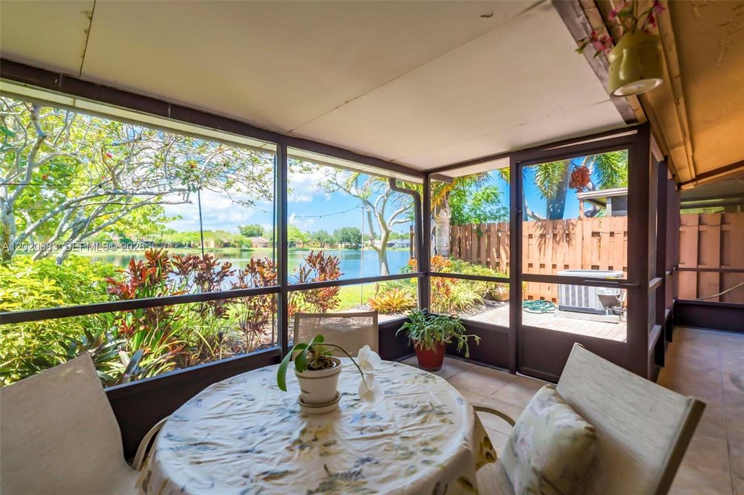 En Venta: $400,000 (2 camas, 2 baños, 1272 Pies cuadrados)