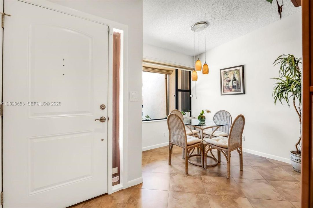 En Venta: $400,000 (2 camas, 2 baños, 1272 Pies cuadrados)