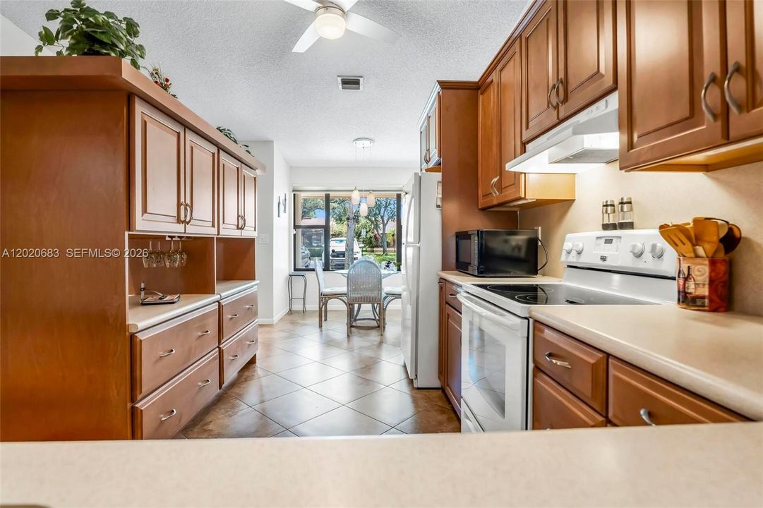En Venta: $400,000 (2 camas, 2 baños, 1272 Pies cuadrados)