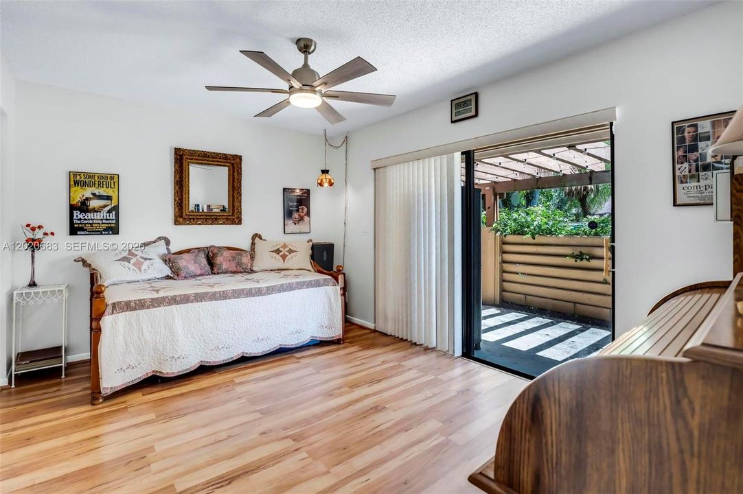En Venta: $400,000 (2 camas, 2 baños, 1272 Pies cuadrados)