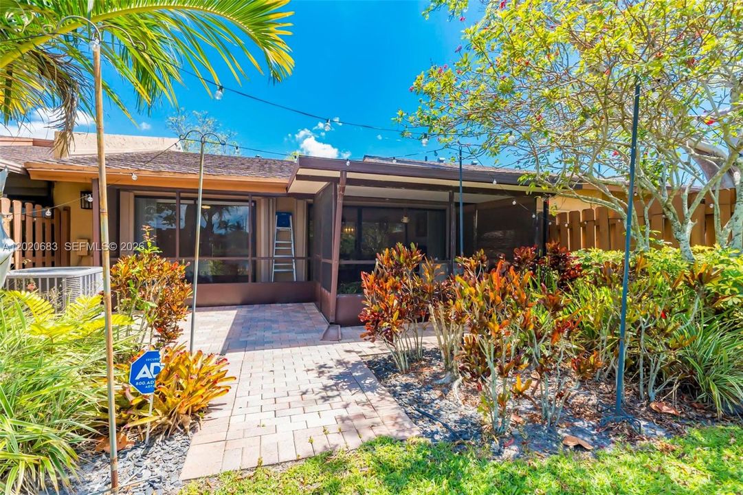 En Venta: $400,000 (2 camas, 2 baños, 1272 Pies cuadrados)