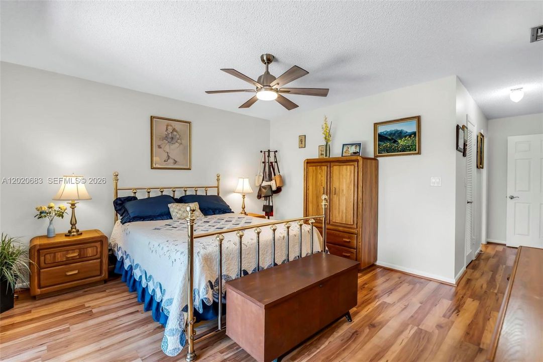 En Venta: $400,000 (2 camas, 2 baños, 1272 Pies cuadrados)
