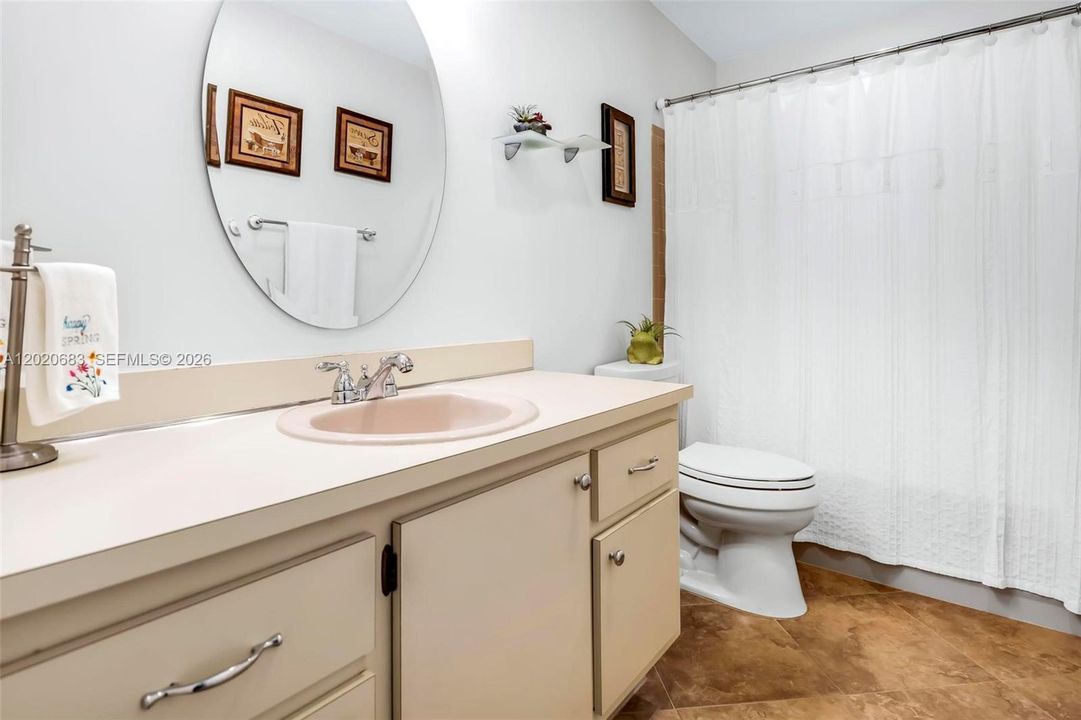 En Venta: $400,000 (2 camas, 2 baños, 1272 Pies cuadrados)