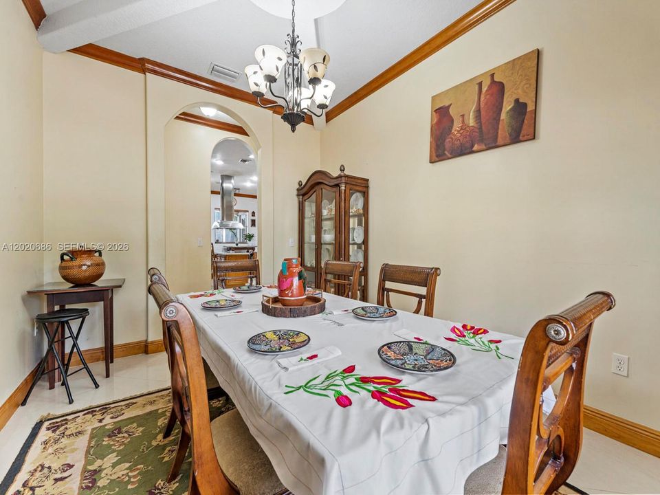 En Renta: $5,000 (5 camas, 4 baños, 2722 Pies cuadrados)