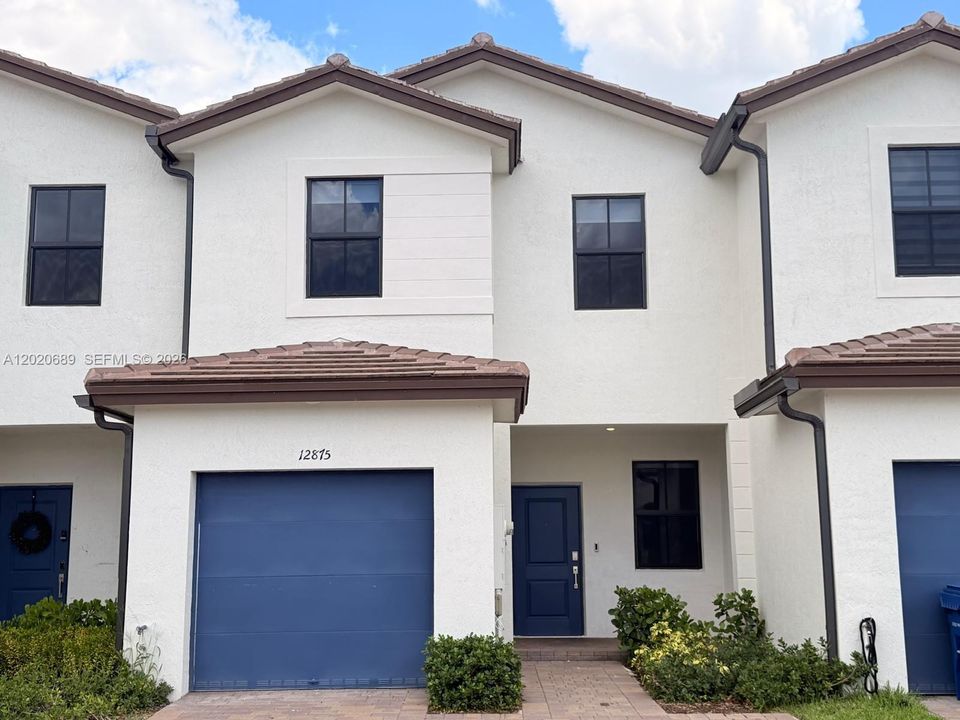 Active With Contract: $2,700 (3 beds, 2 baths, 1331 Square Feet)