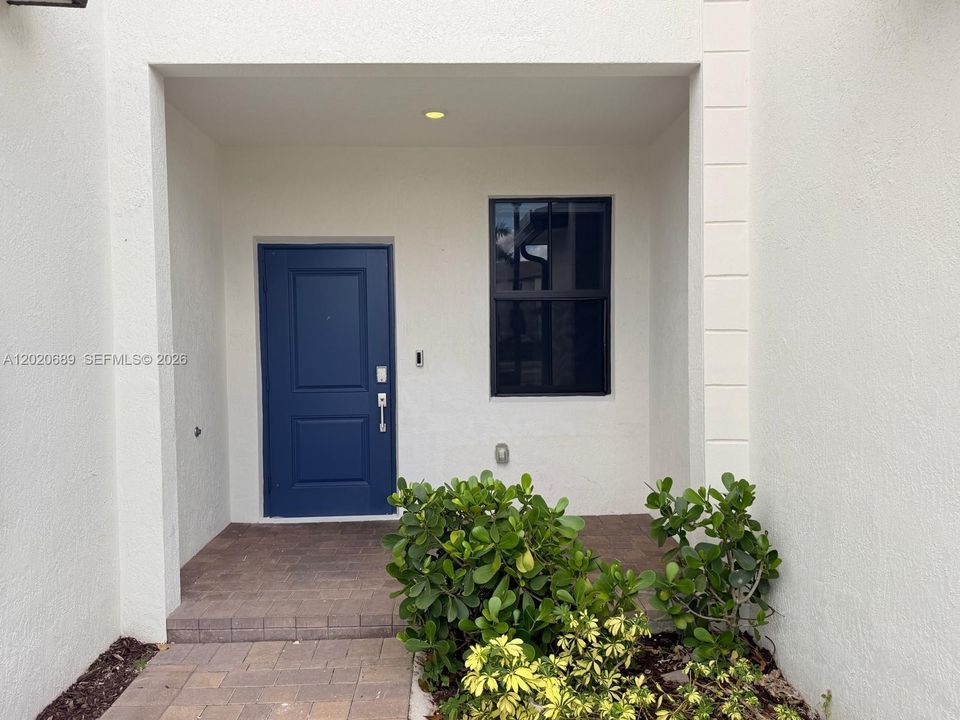 Active With Contract: $2,700 (3 beds, 2 baths, 1331 Square Feet)