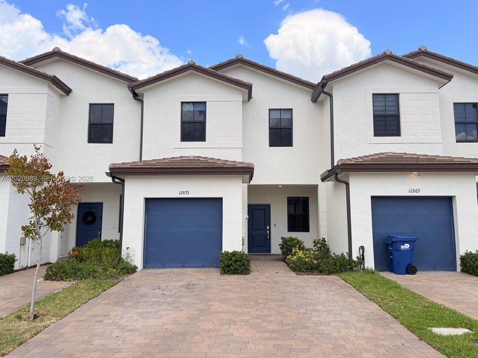 Active With Contract: $2,700 (3 beds, 2 baths, 1331 Square Feet)