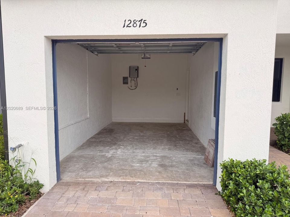 Active With Contract: $2,700 (3 beds, 2 baths, 1331 Square Feet)
