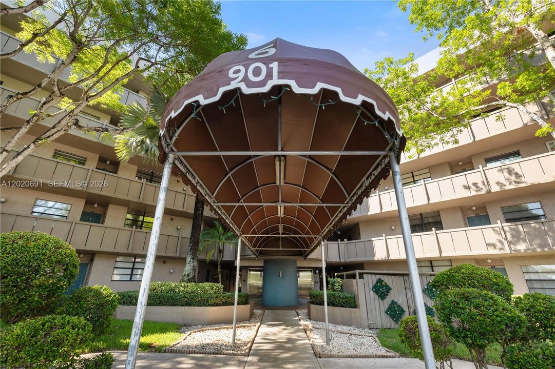 For Sale: $148,900 (2 beds, 2 baths, 1021 Square Feet)