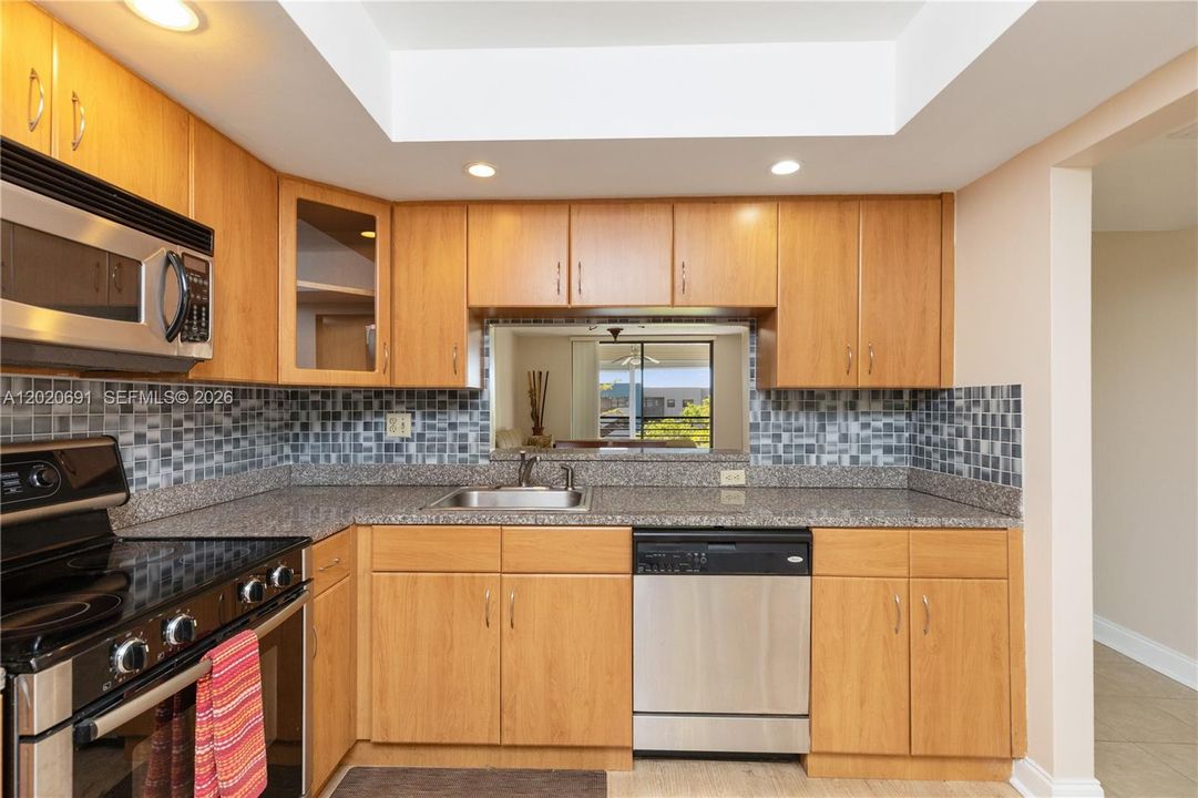 For Sale: $148,900 (2 beds, 2 baths, 1021 Square Feet)