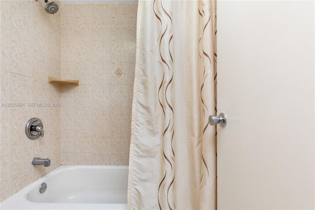 For Sale: $148,900 (2 beds, 2 baths, 1021 Square Feet)