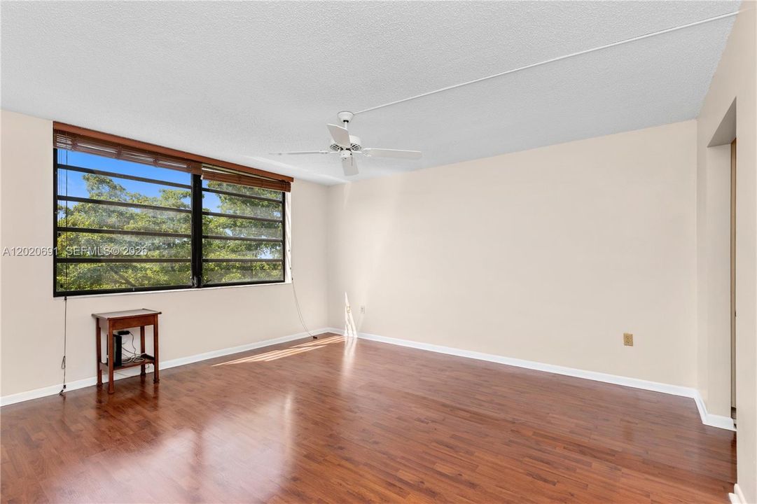 For Sale: $148,900 (2 beds, 2 baths, 1021 Square Feet)