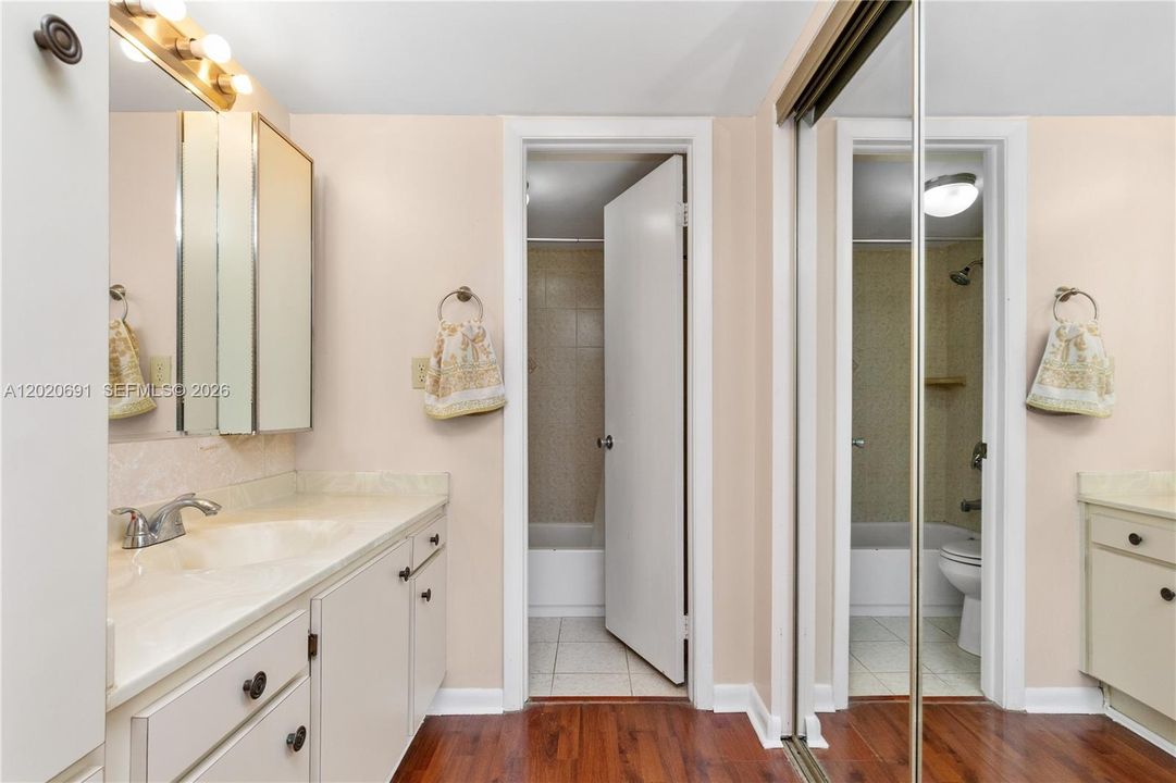 For Sale: $148,900 (2 beds, 2 baths, 1021 Square Feet)