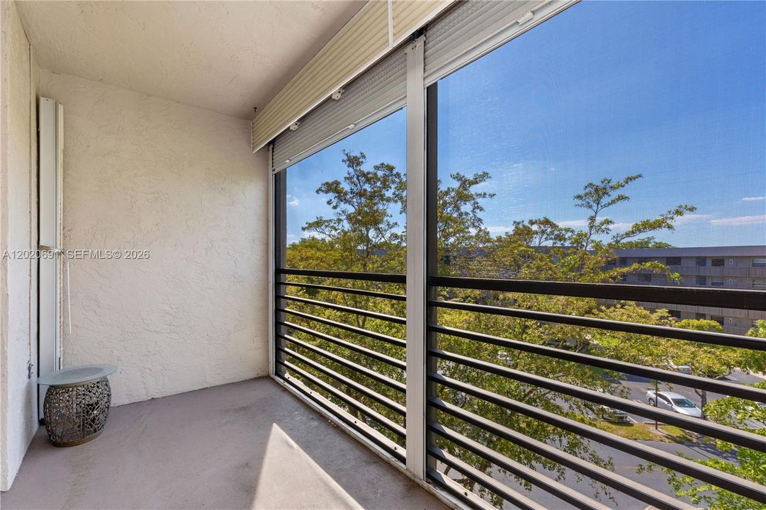For Sale: $148,900 (2 beds, 2 baths, 1021 Square Feet)