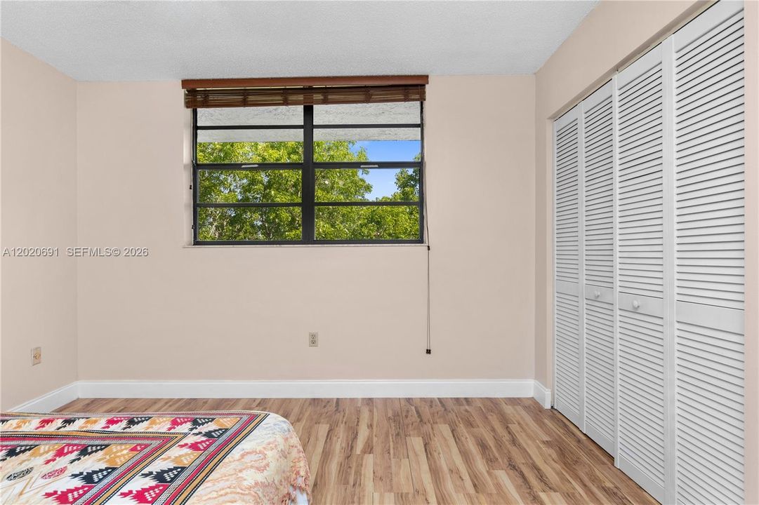 For Sale: $148,900 (2 beds, 2 baths, 1021 Square Feet)