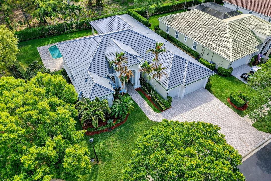 Exterior/ grounds