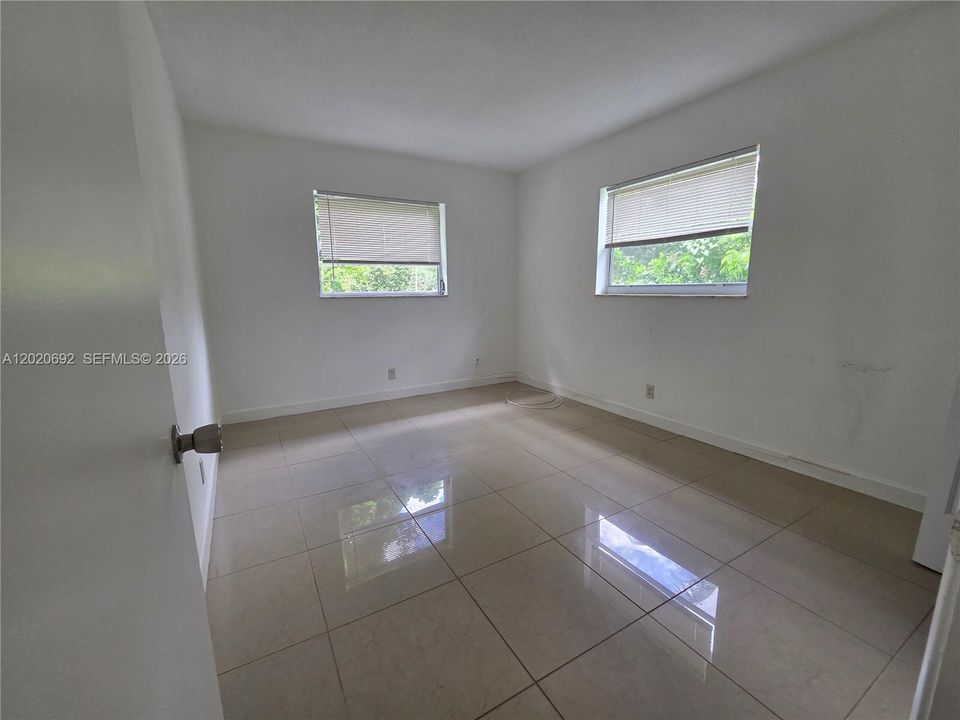 For Rent: $1,950 (2 beds, 1 baths, 740 Square Feet)