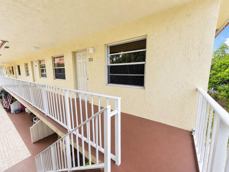 For Rent: $1,950 (2 beds, 1 baths, 740 Square Feet)