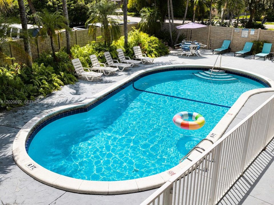 For Rent: $1,950 (2 beds, 1 baths, 740 Square Feet)