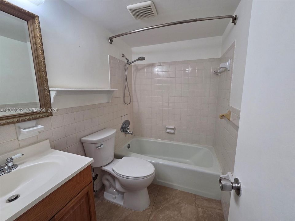 For Rent: $1,950 (2 beds, 1 baths, 740 Square Feet)