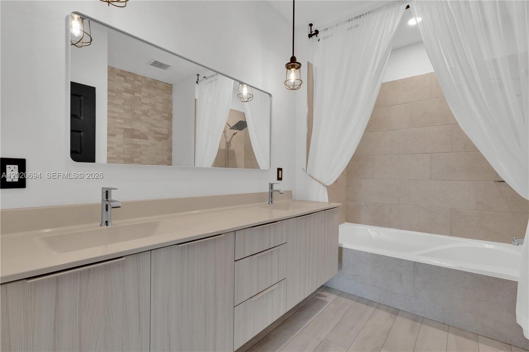 En Venta: $499,000 (3 camas, 2 baños, 1129 Pies cuadrados)