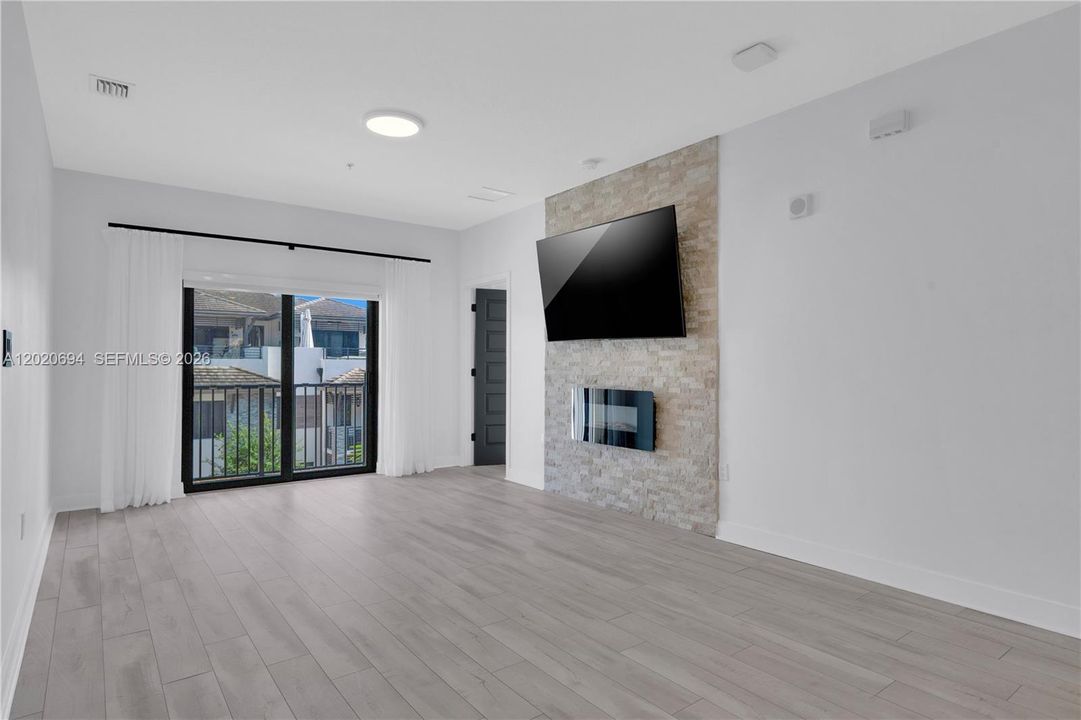 En Venta: $499,000 (3 camas, 2 baños, 1129 Pies cuadrados)