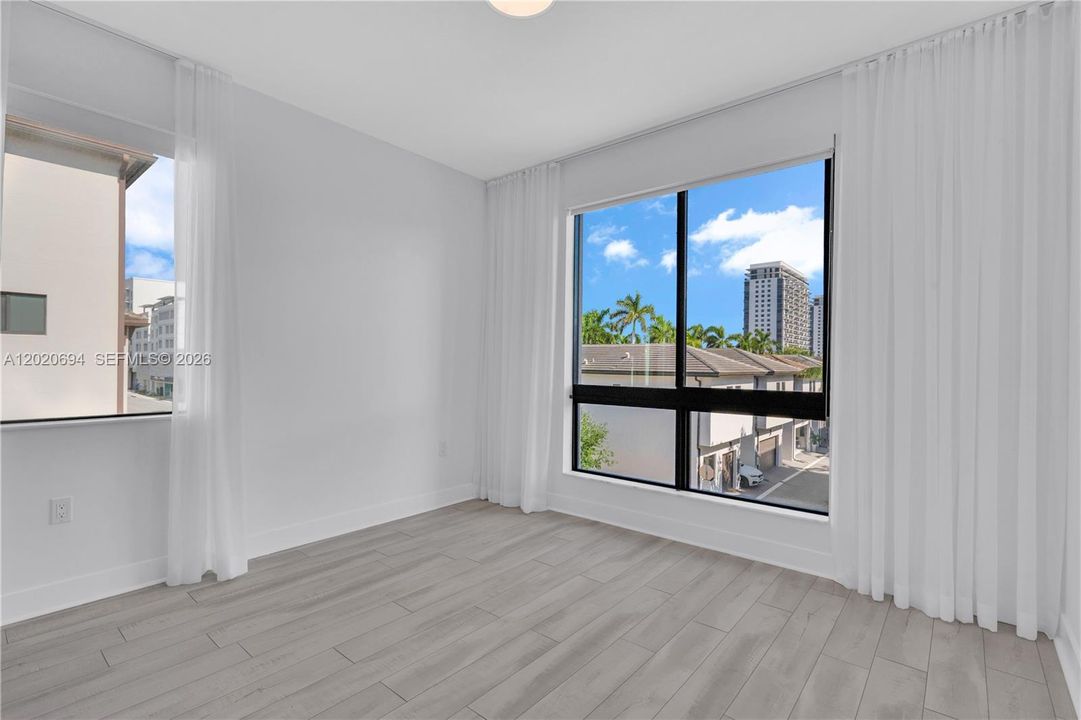 En Venta: $499,000 (3 camas, 2 baños, 1129 Pies cuadrados)